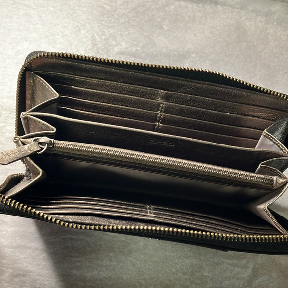 Coach Madison Black Embossed Croc zip around accordion wallet. - Picture 4 of 10